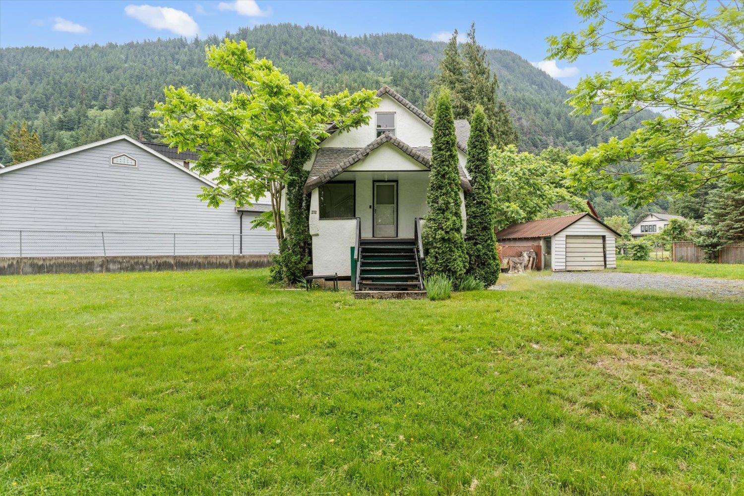 231 Spruce Street, Harrison Hot Springs, Harrison Hot Springs, British Columbia  V0M 1K0 - Photo 3 - R3127133