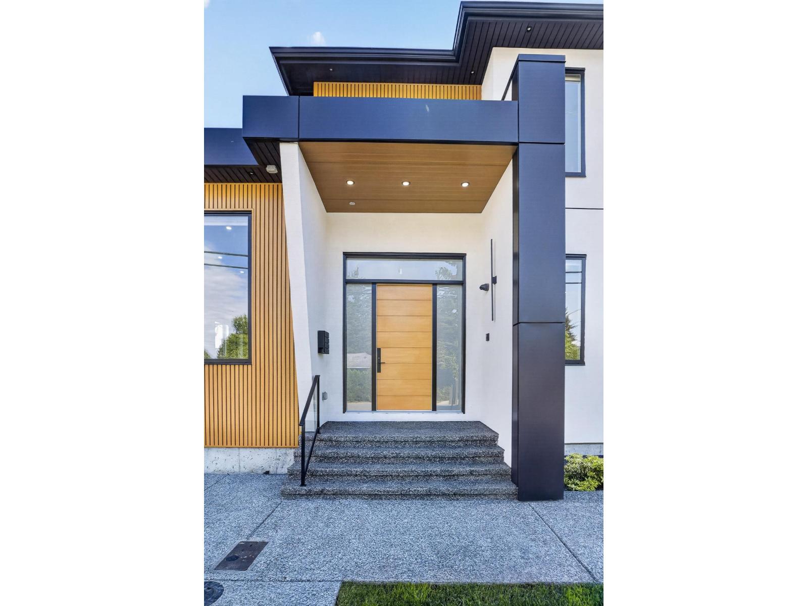 10925 Oriole Drive, Surrey, British Columbia  V3R 5A4 - Photo 2 - R3128161