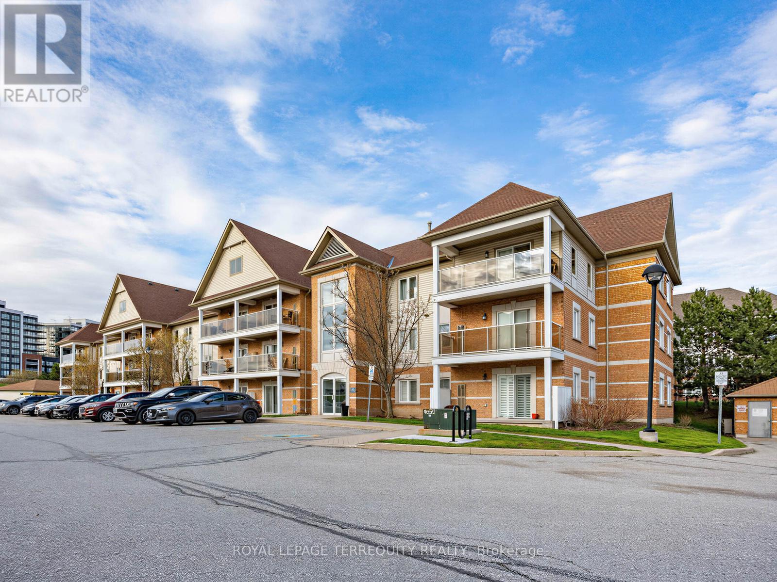 102 - 124 ASPEN SPRINGS DRIVE, Clarington, Ontario