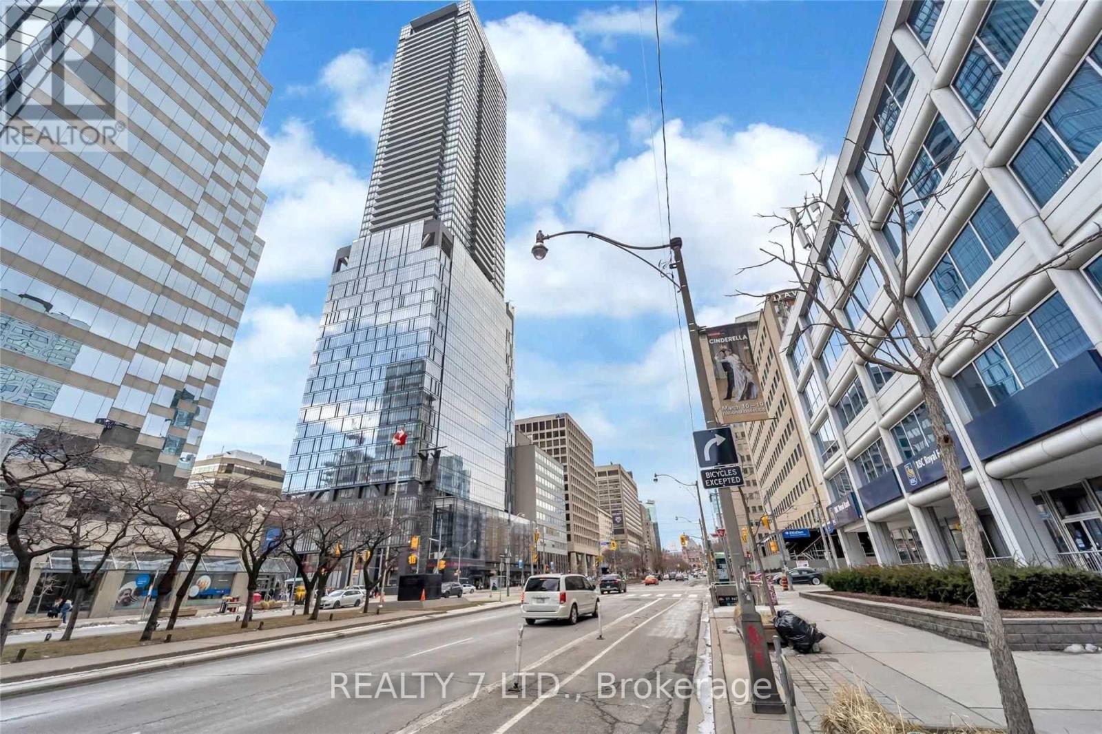 3902 - 488 UNIVERSITY AVENUE, Toronto, Ontario