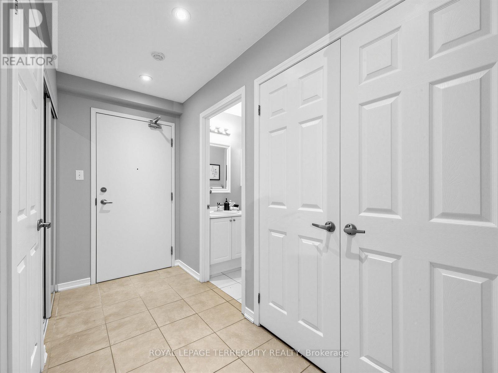 102 - 124 Aspen Springs Drive, Clarington, Ontario  L1C 0G8 - Photo 12 - E13094362