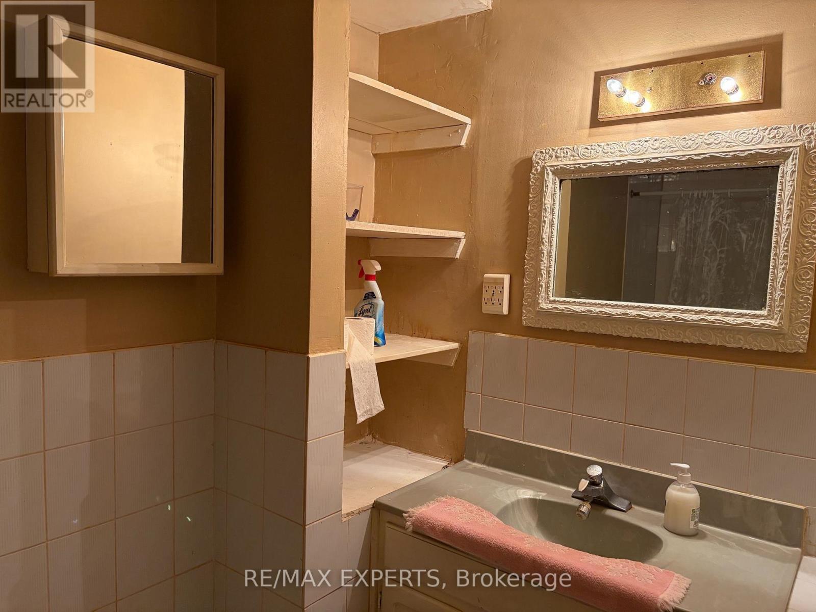 Bsmt - 9 Queen Post Drive, Vaughan, Ontario  L4L 3G2 - Photo 10 - N13178434