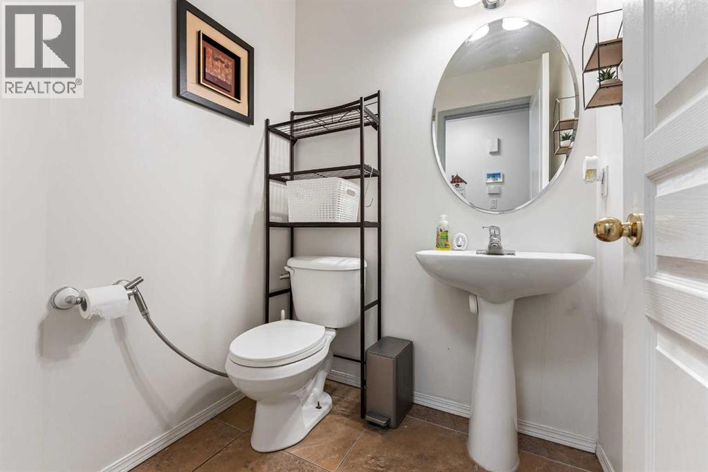 140 Fairways Drive NW, Airdrie, Alberta  T4B 2R8 - Photo 29 - A2293896