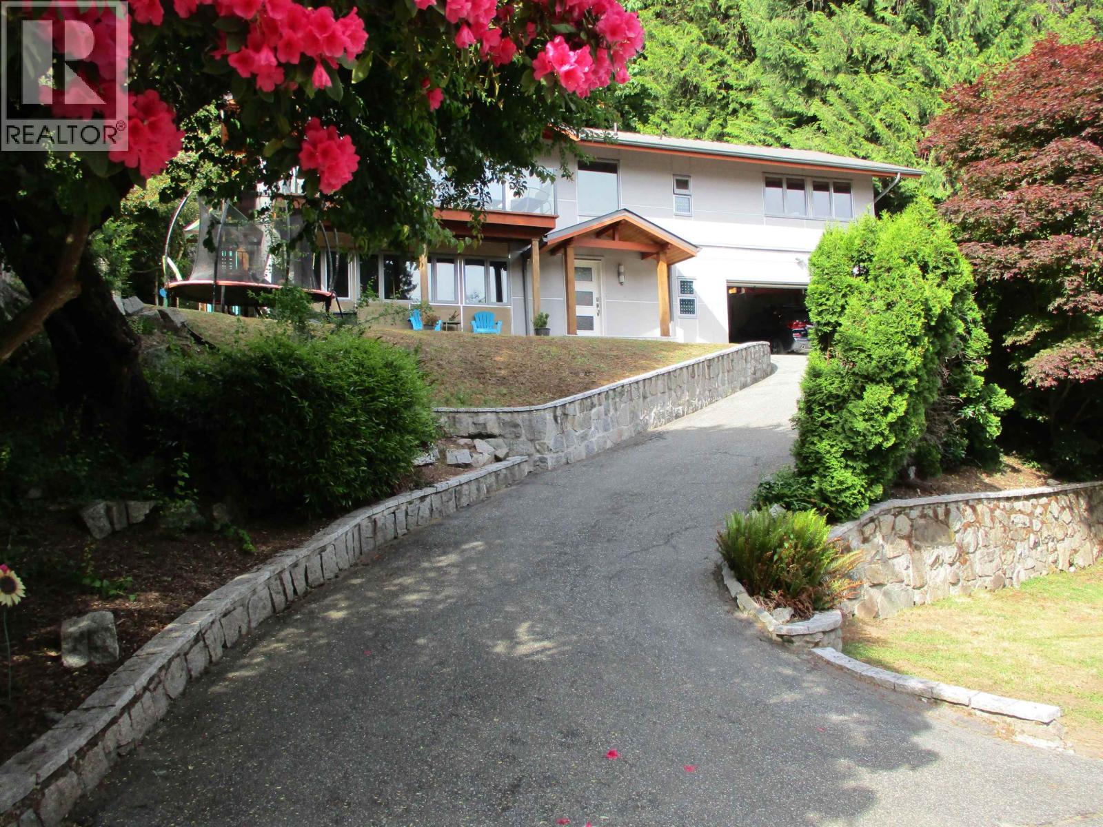 3907 Bayridge Place, West Vancouver, British Columbia  V7V 3K2 - Photo 2 - R3128024