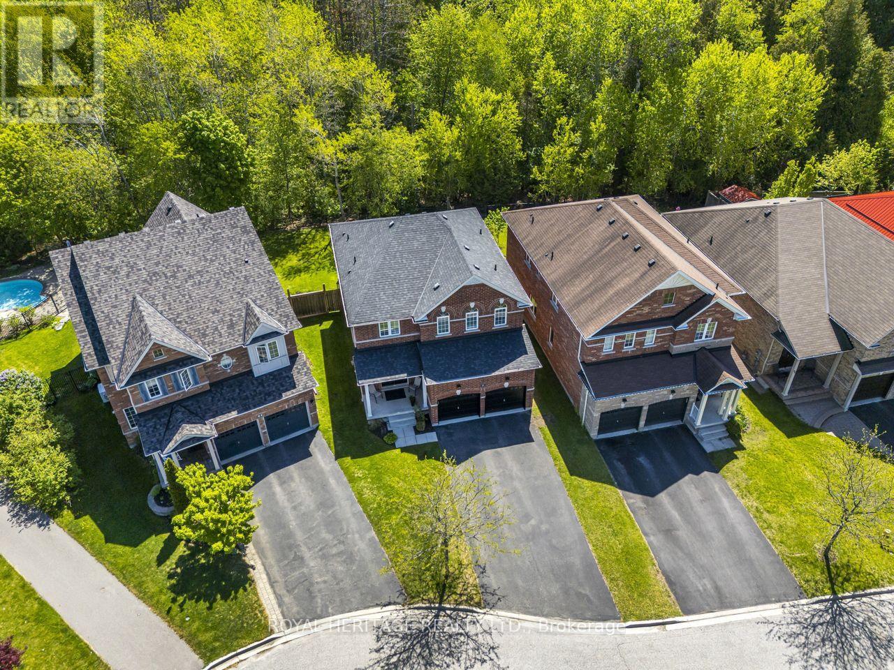 64 Florence Drive, Whitby, Ontario  L1R 0K3 - Photo 2 - E13178792