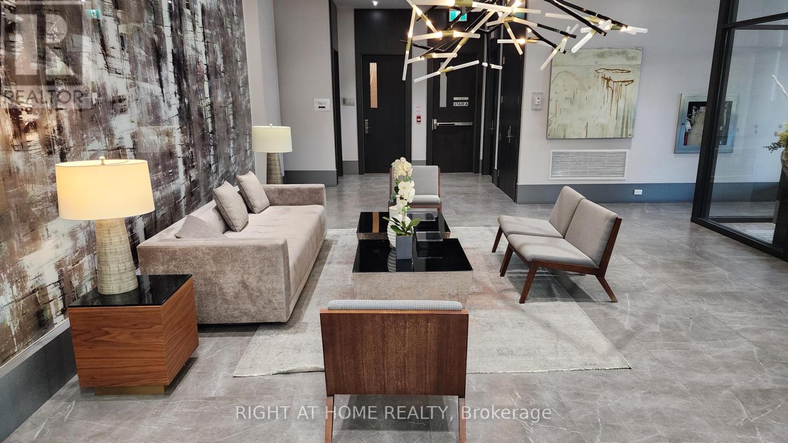 210 - 20 Fred Varley Drive, Markham, Ontario  L3R 1S4 - Photo 4 - N13179078