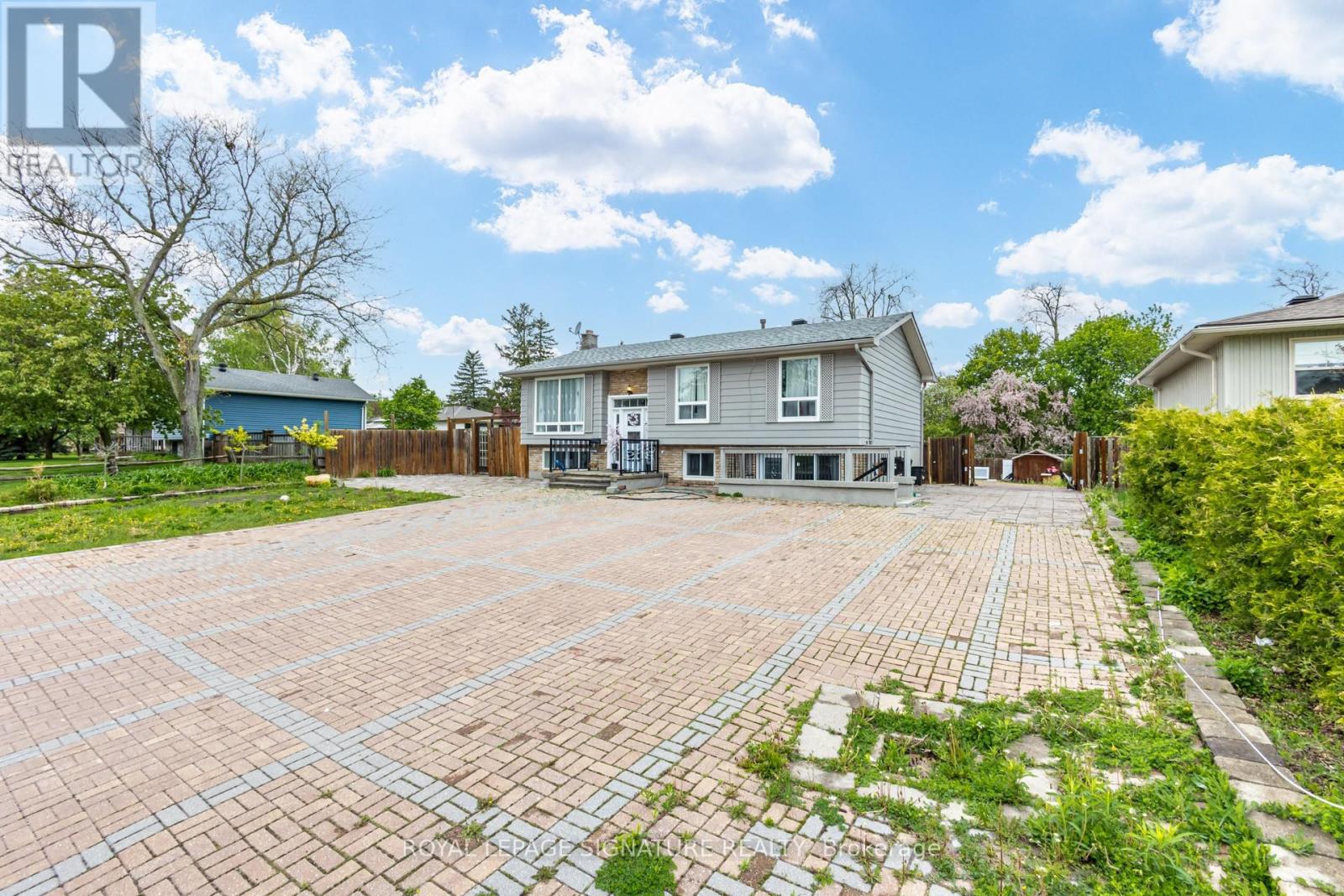 Coach - 235 Cedar Crescent, Barrie, Ontario  L4N 4A6 - Photo 15 - S13178772