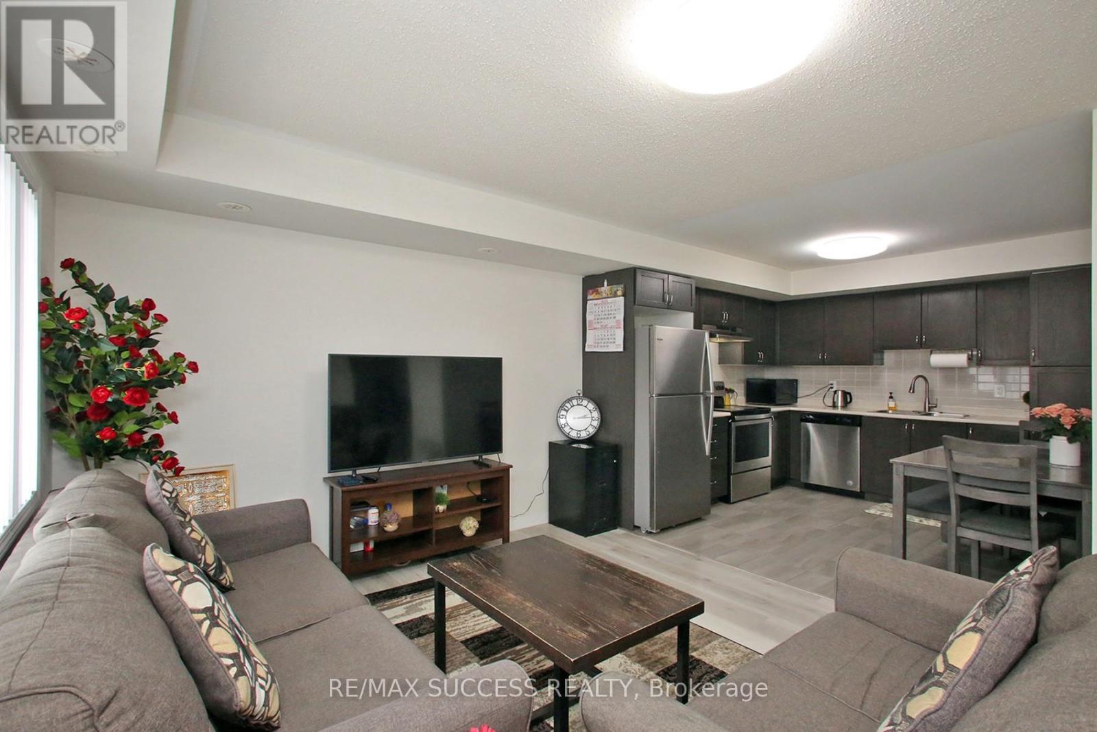 320 - 250 Sunny Meadow Boulevard, Brampton, Ontario  L6R 3Y7 - Photo 4 - W13122478
