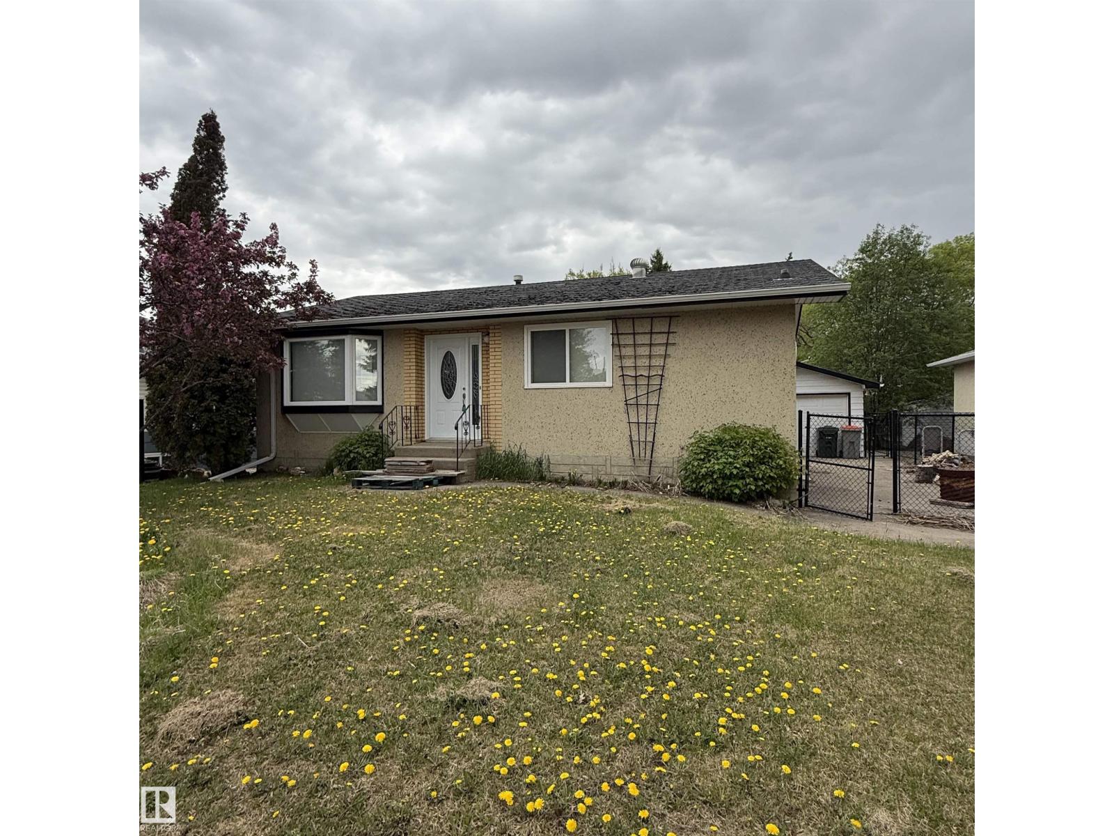 5307 48 St, Stony Plain, Alberta  T7Z 1E4 - Photo 1 - E4490089