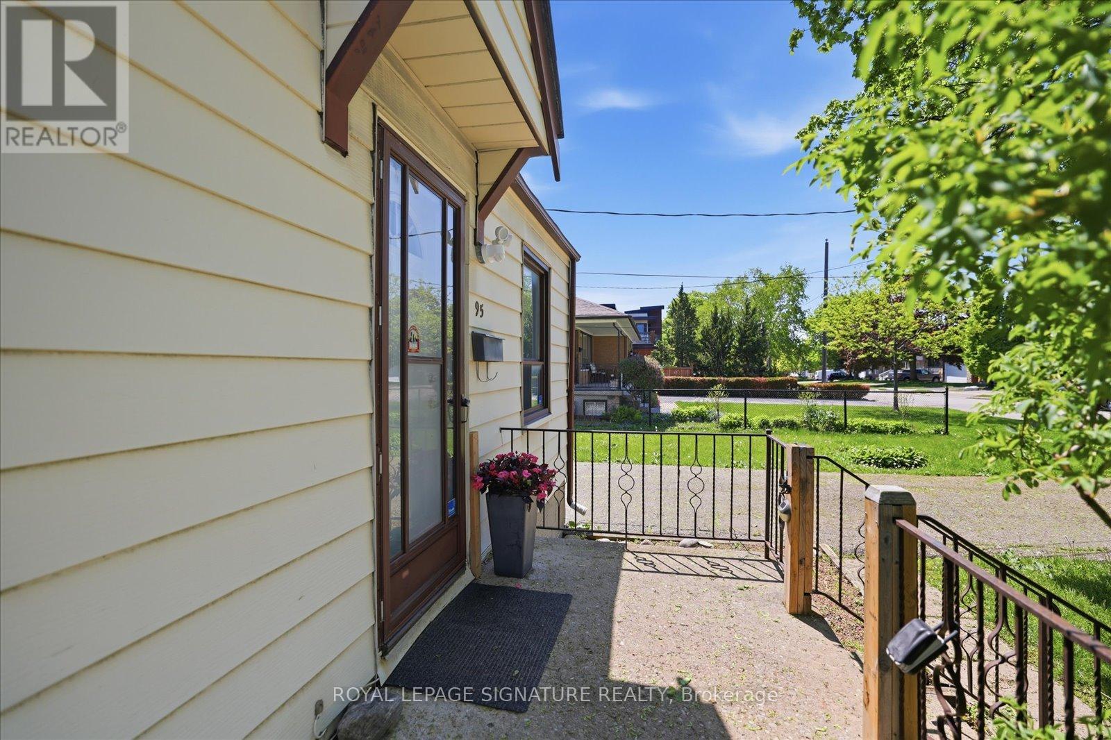 95 Glen Long Avenue, Toronto, Ontario  M6B 2M4 - Photo 4 - W13178734