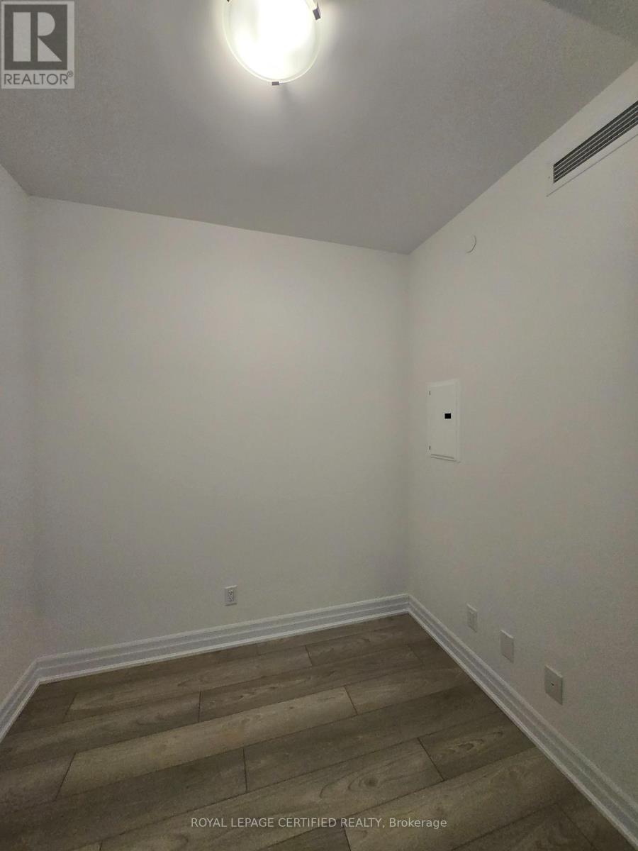 1407 - 30 Elm Drive W, Mississauga, Ontario  L5B 0N6 - Photo 8 - W13178768
