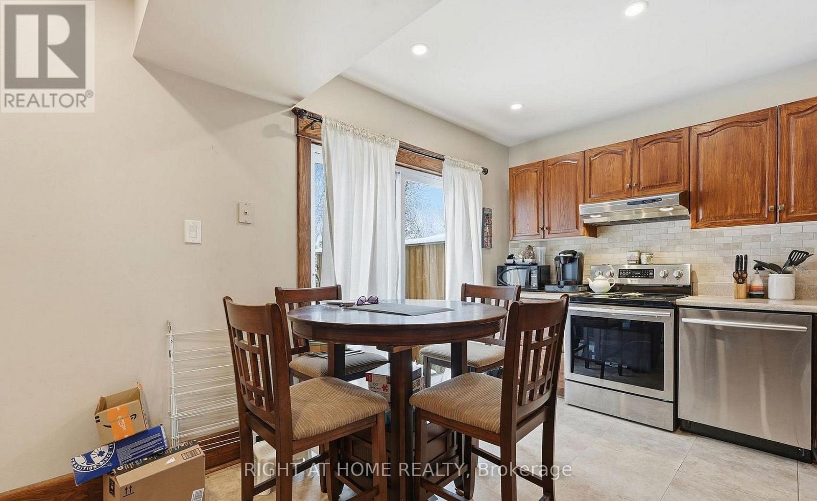 Upper - 17 Mill Street, Milton, Ontario  L9T 1R7 - Photo 10 - W13179034