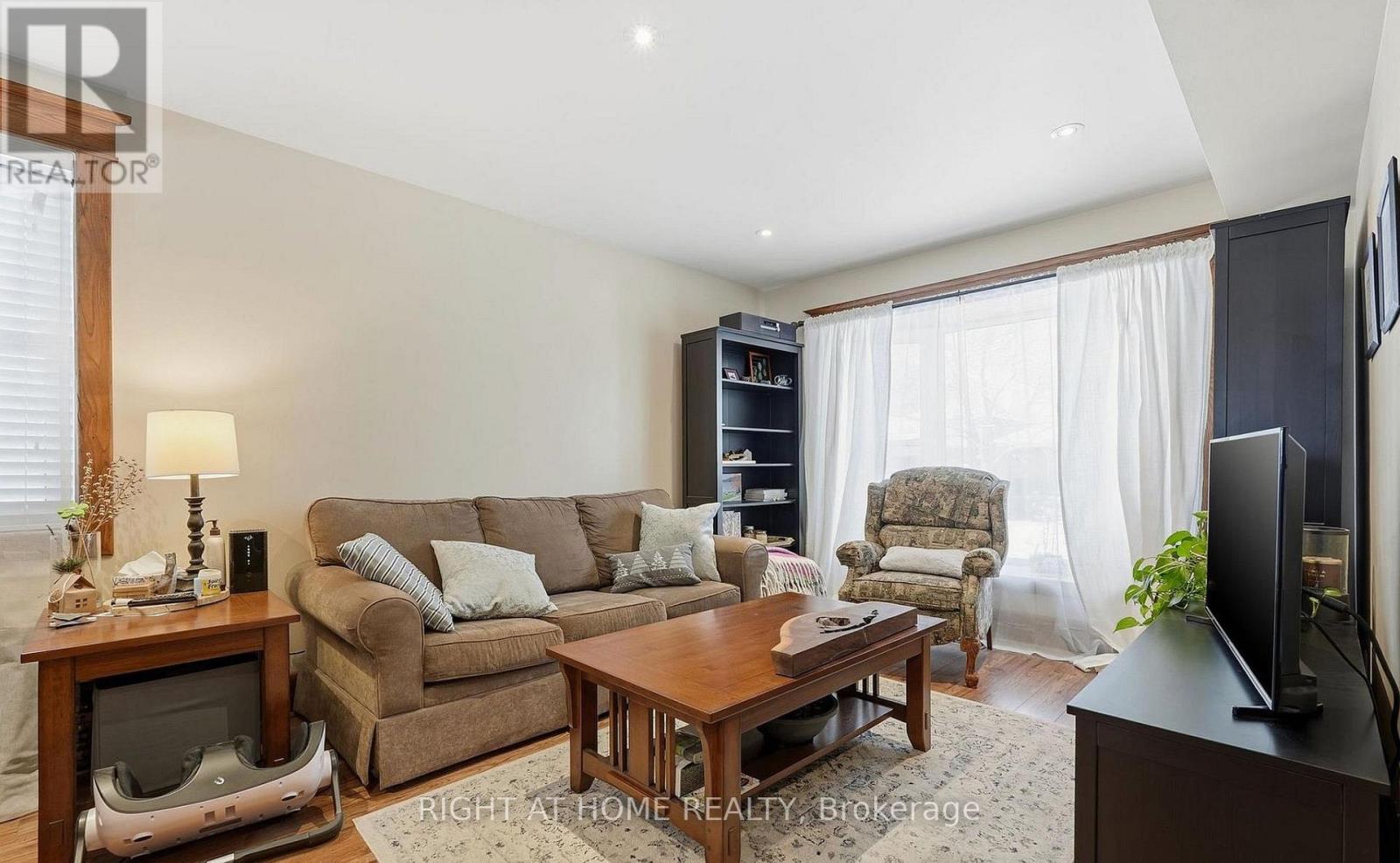 Upper - 17 Mill Street, Milton, Ontario  L9T 1R7 - Photo 7 - W13179034