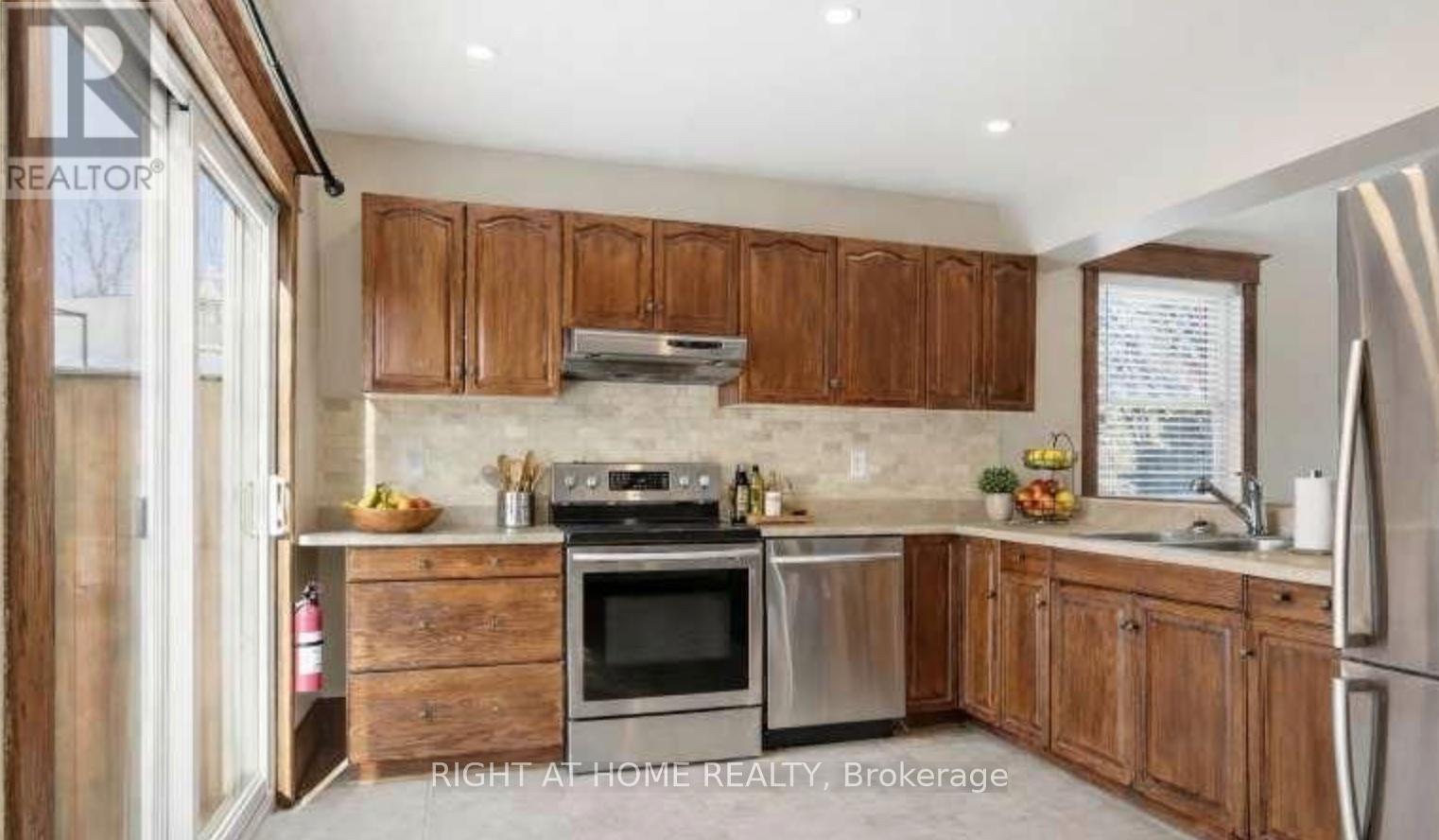 Upper - 17 Mill Street, Milton, Ontario  L9T 1R7 - Photo 9 - W13179034