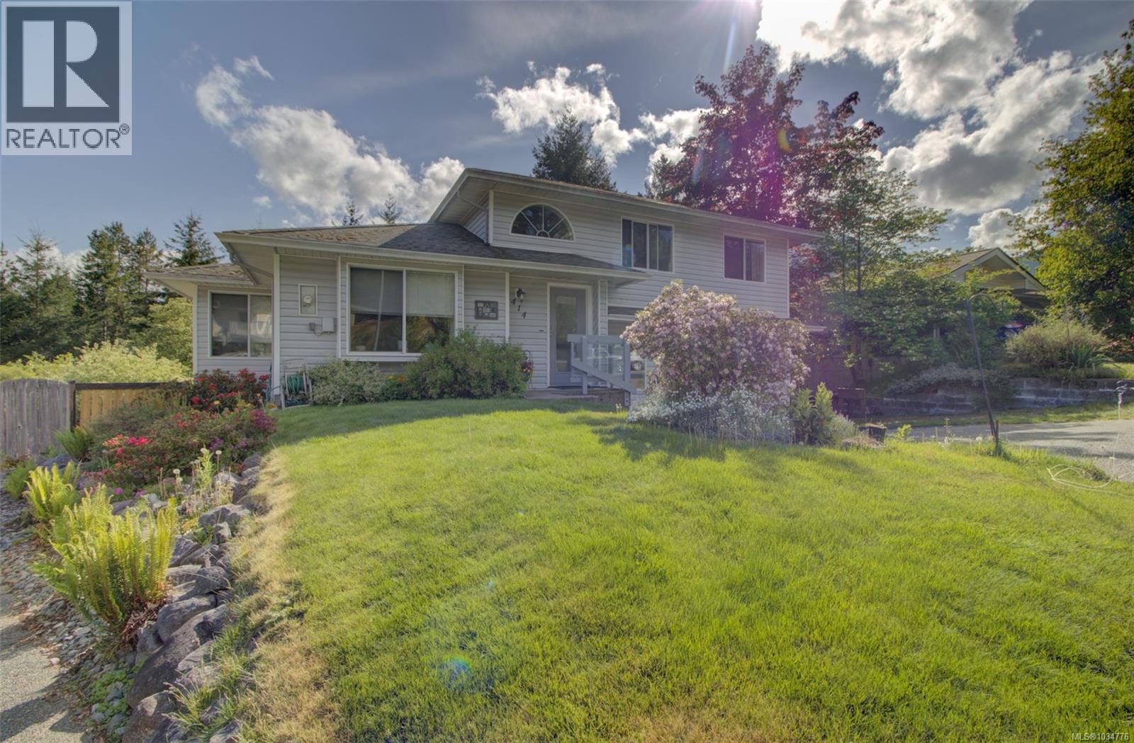414 Donner Dr, Gold River, British Columbia