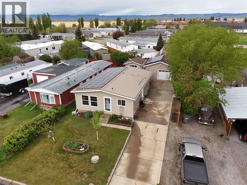 18 Willow Road, Claresholm, Alberta  T0L 0T0 - Photo 2 - A2313821