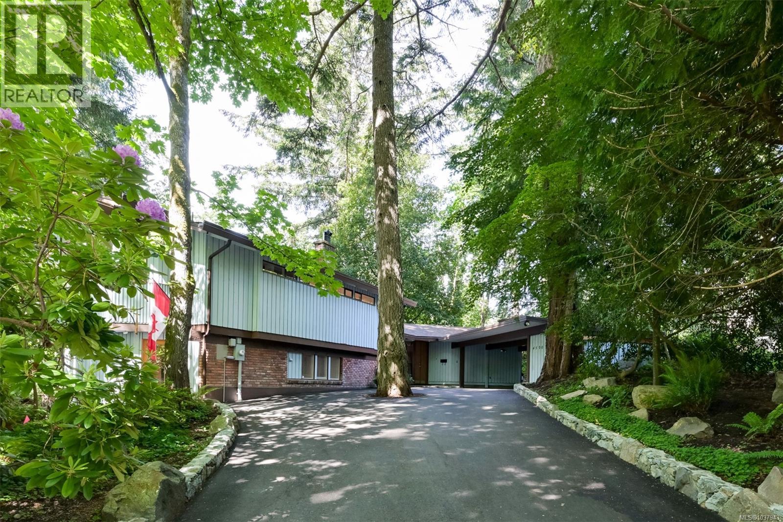 4500 Edgewood Pl, Saanich, British Columbia  V8X 2N7 - Photo 39 - 1037943