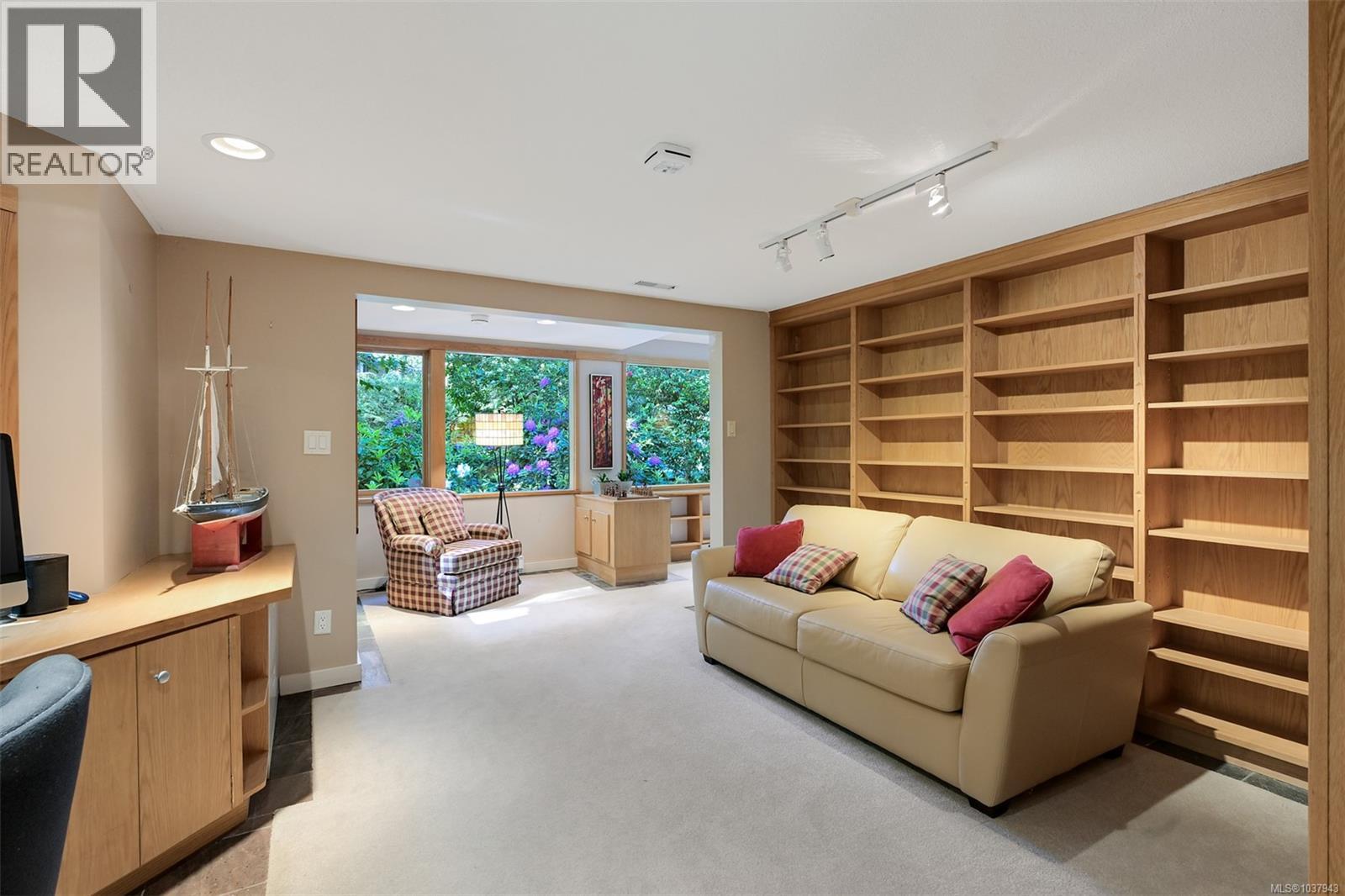 4500 Edgewood Pl, Saanich, British Columbia  V8X 2N7 - Photo 27 - 1037943