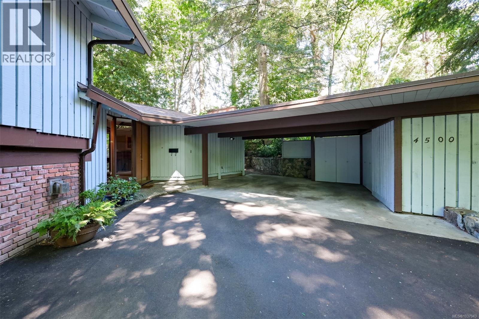 4500 Edgewood Pl, Saanich, British Columbia  V8X 2N7 - Photo 37 - 1037943