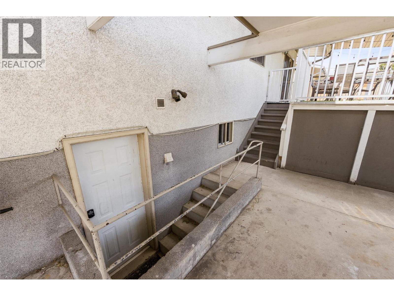 1394 Lombardy Square, Kelowna, British Columbia  V1Y 3S4 - Photo 43 - 10380701