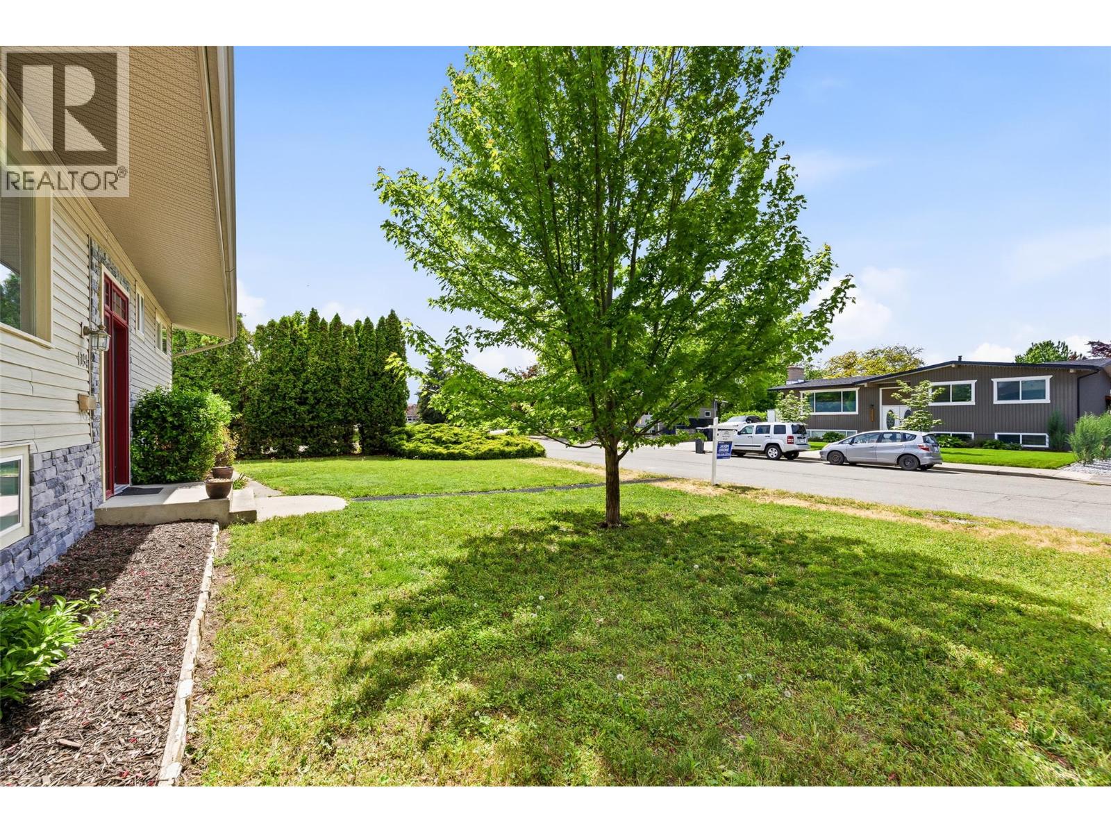 1394 Lombardy Square, Kelowna, British Columbia  V1Y 3S4 - Photo 50 - 10380701