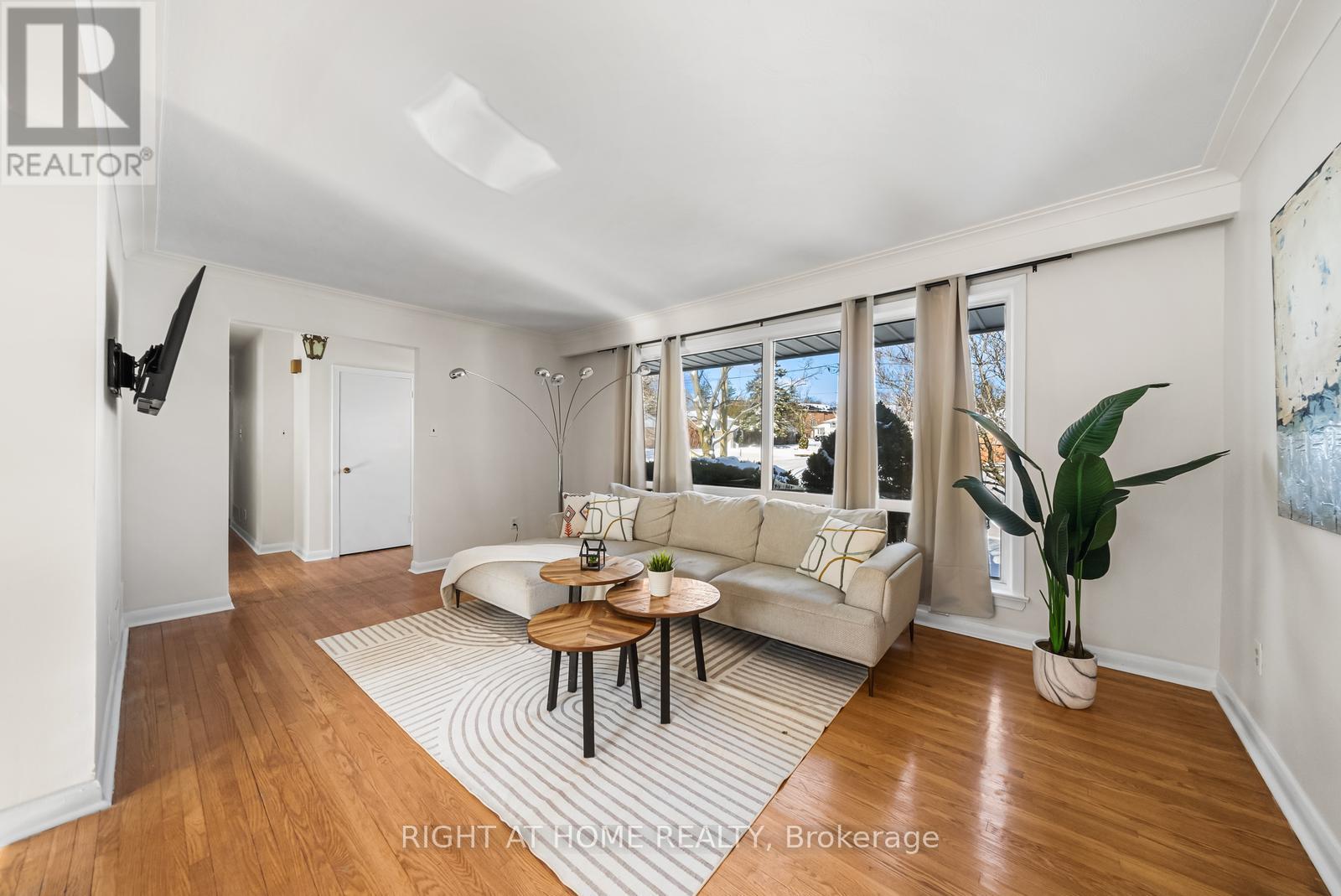 35 Caswell Drive, Toronto, Ontario  M2M 3M2 - Photo 3 - C13179376