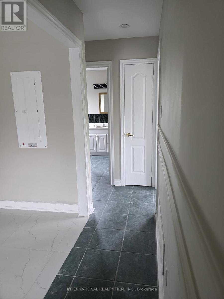Third Level - 6 English Street, Brampton, Ontario L6X 1L6 - Photo 2 - W13124800