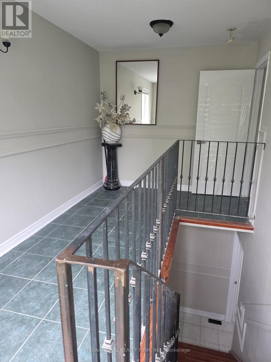 Third Level - 6 English Street, Brampton, Ontario L6X 1L6 - Photo 9 - W13124800