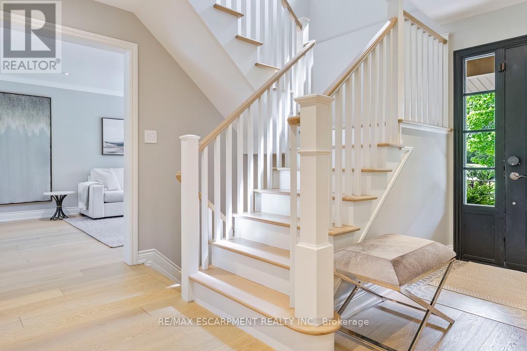 511 Chamberlain Lane, Oakville, Ontario  L6J 6A2 - Photo 3 - W13179328