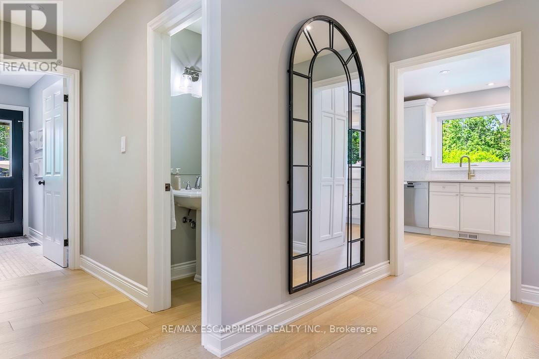 511 Chamberlain Lane, Oakville, Ontario  L6J 6A2 - Photo 4 - W13179328