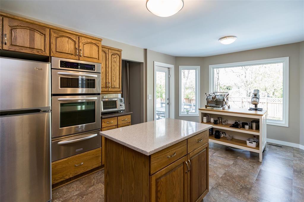 50 Matlock Crescent, Winnipeg, Manitoba  R3R 3H7 - Photo 2 - 202611832