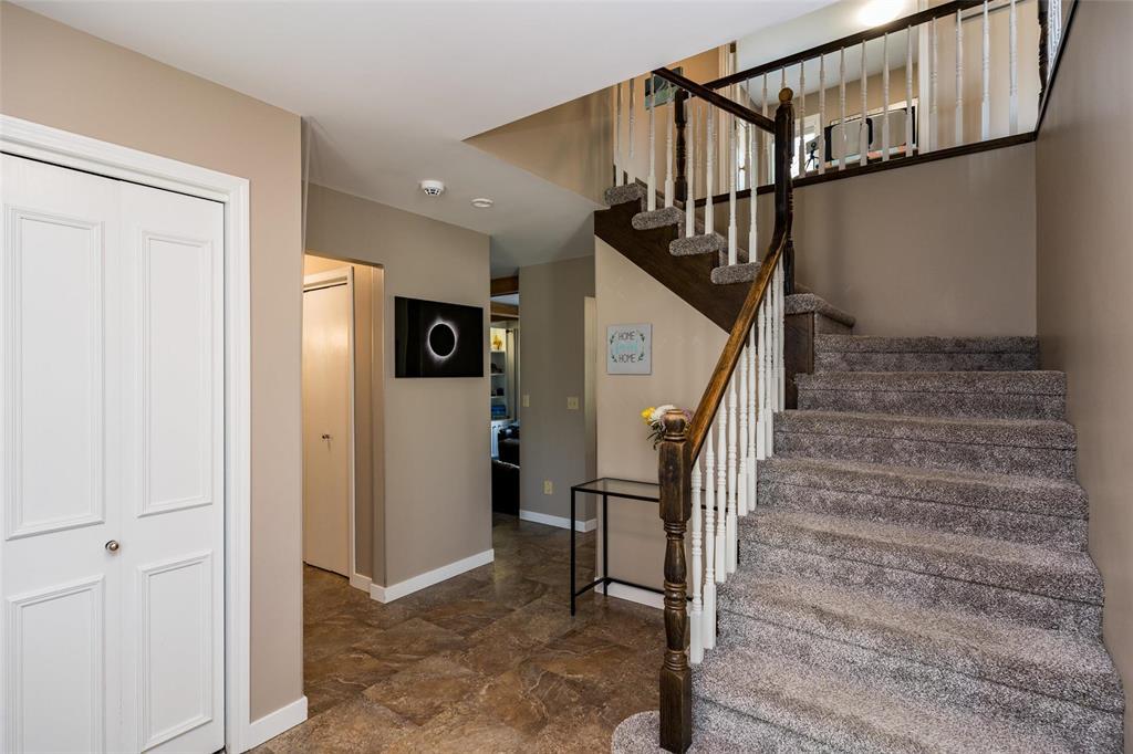 50 Matlock Crescent, Winnipeg, Manitoba  R3R 3H7 - Photo 4 - 202611832