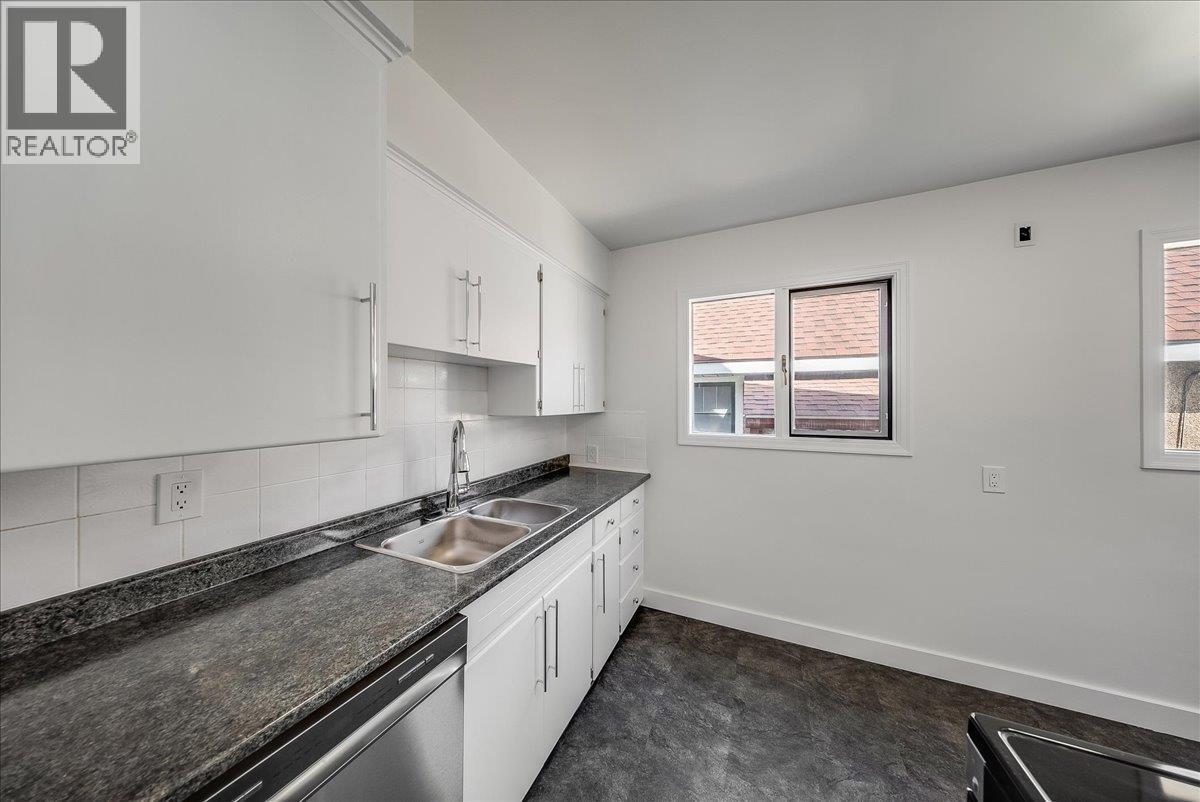 1480 Third Avenue, Trail, British Columbia  V1R 1P6 - Photo 2 - 10389049