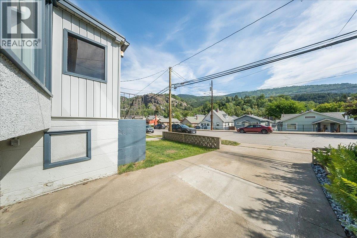 1480 Third Avenue, Trail, British Columbia  V1R 1P6 - Photo 29 - 10389049