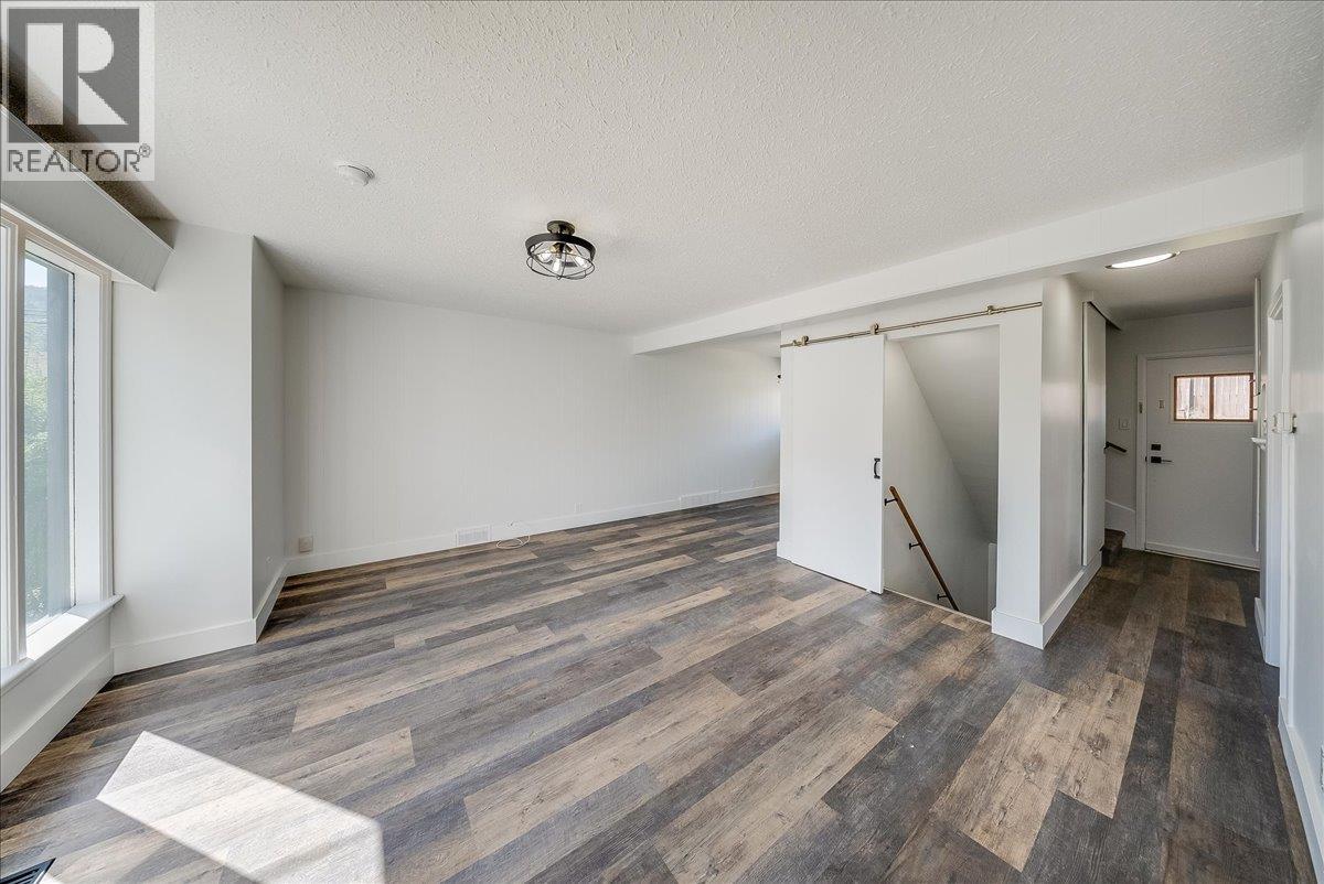 1480 Third Avenue, Trail, British Columbia  V1R 1P6 - Photo 6 - 10389049