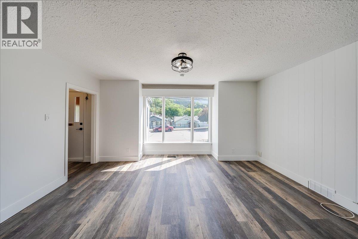 1480 Third Avenue, Trail, British Columbia  V1R 1P6 - Photo 7 - 10389049