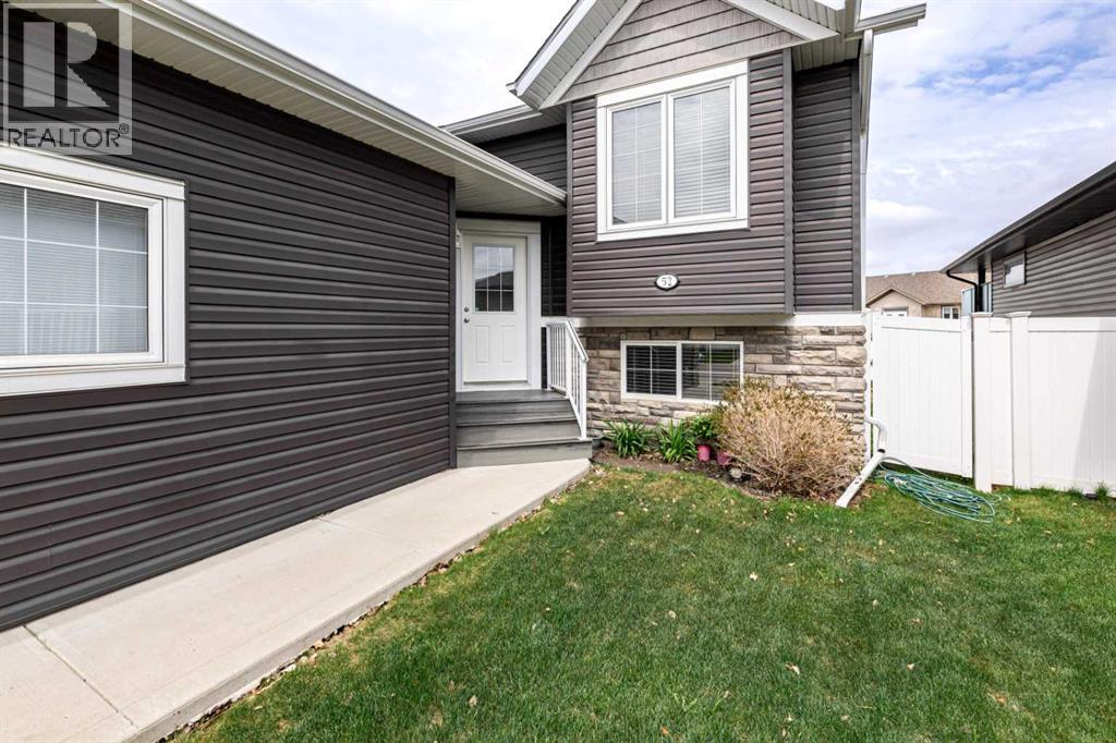 52 Vancouver Crescent, Red Deer, Alberta  T4R 0N6 - Photo 2 - A2311624