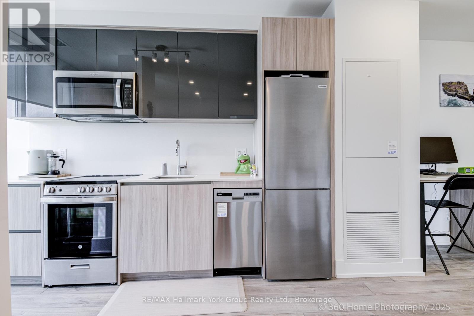 534 - 3100 Keele Street, Toronto (Downsview-Roding-Cfb), Ontario  M3M 2H4 - Photo 8 - W13179526