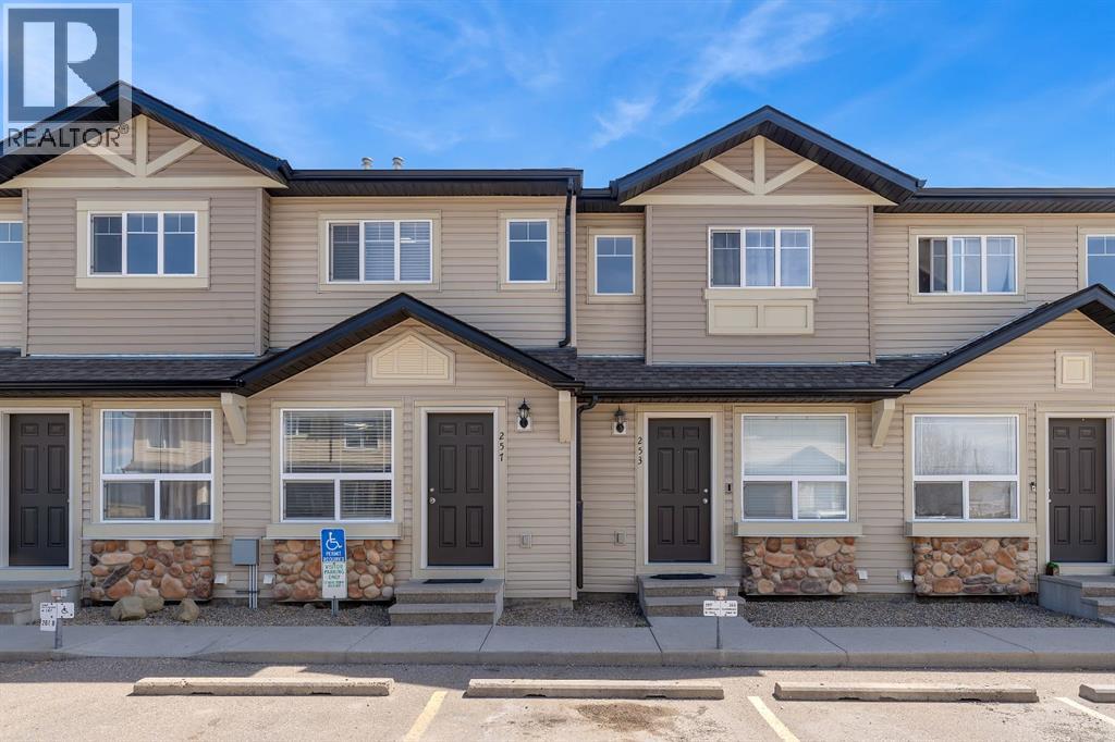 257 Saddlebrook Point NE, Calgary, Alberta  T3J 0G4 - Photo 1 - A2309132