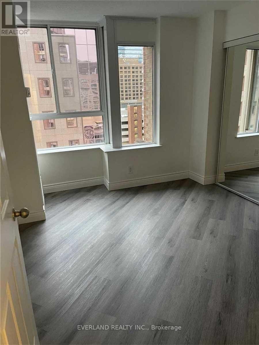 1207 - 717 Bay Street, Toronto, Ontario  M5G 2J9 - Photo 1 - C13179742