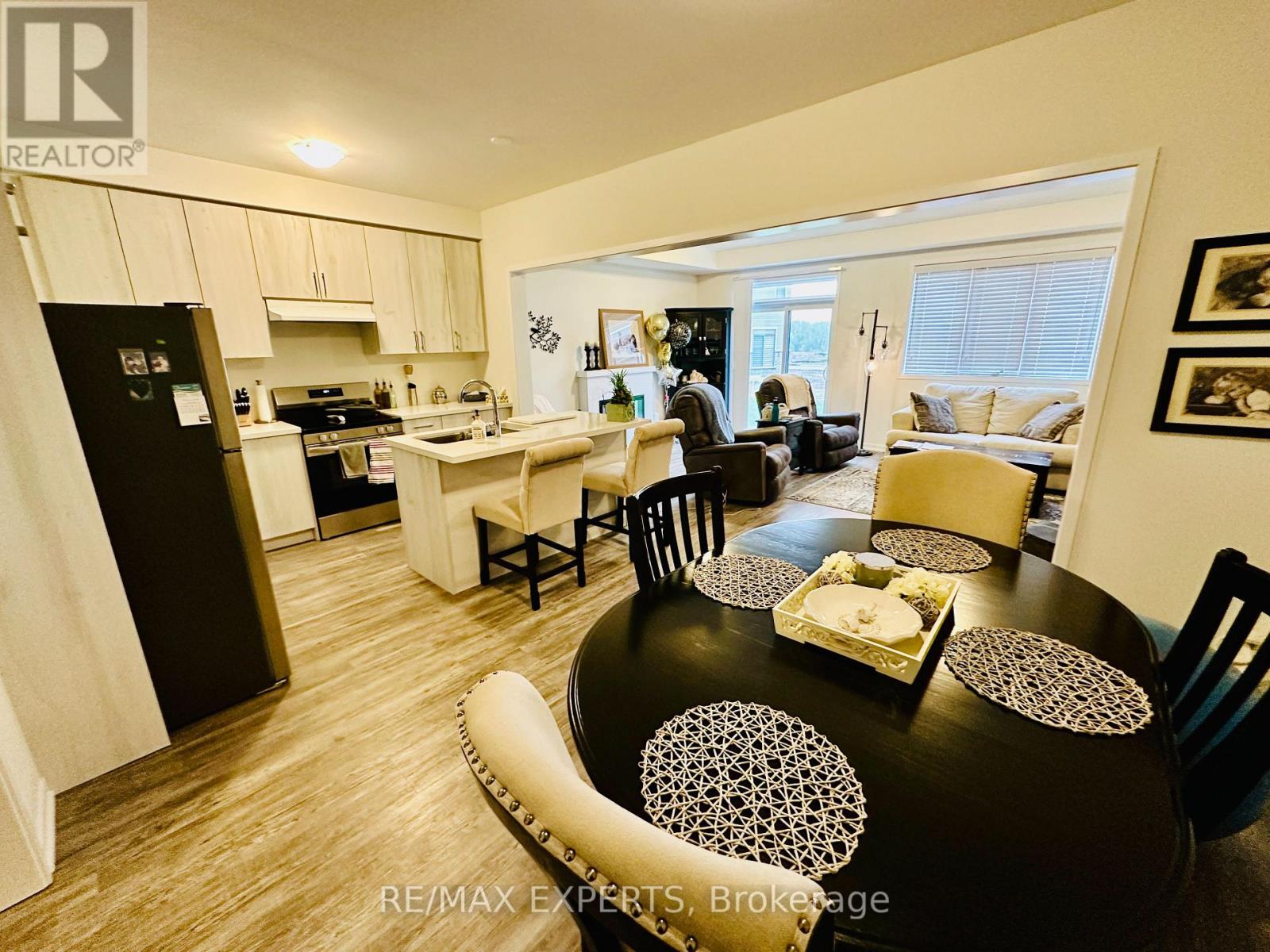 1541 Wheatcroft Drive, Oshawa, Ontario  L1L 0W5 - Photo 5 - E13179560