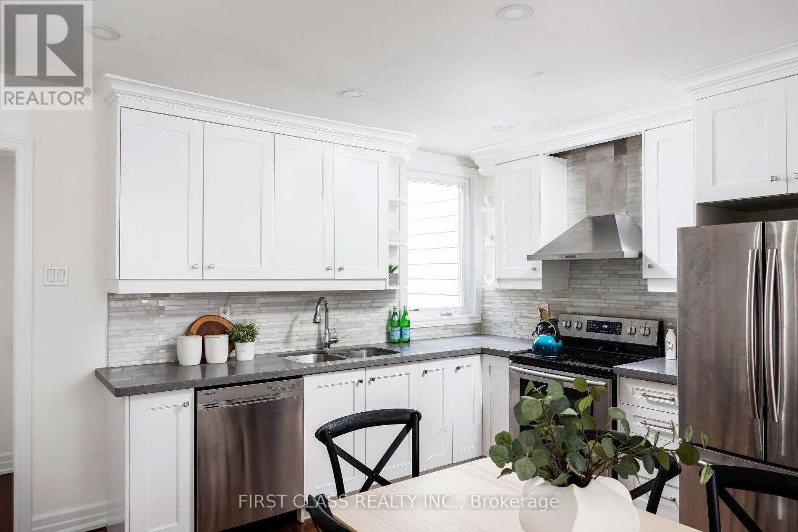 121 Galt Avenue, Toronto, Ontario  M4M 2Z4 - Photo 11 - E13179728