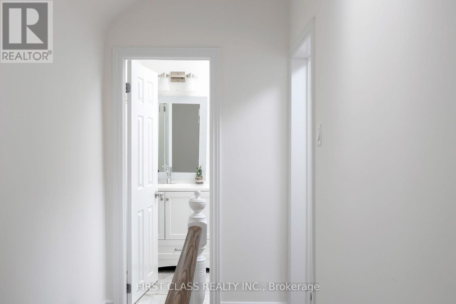 121 Galt Avenue, Toronto, Ontario  M4M 2Z4 - Photo 23 - E13179728