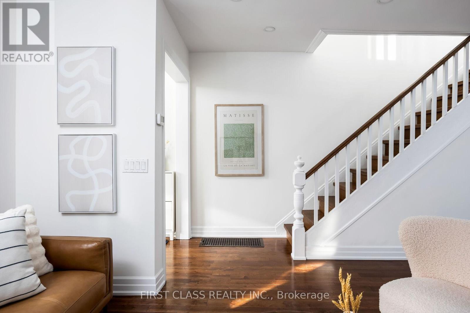 121 Galt Avenue, Toronto, Ontario  M4M 2Z4 - Photo 4 - E13179728