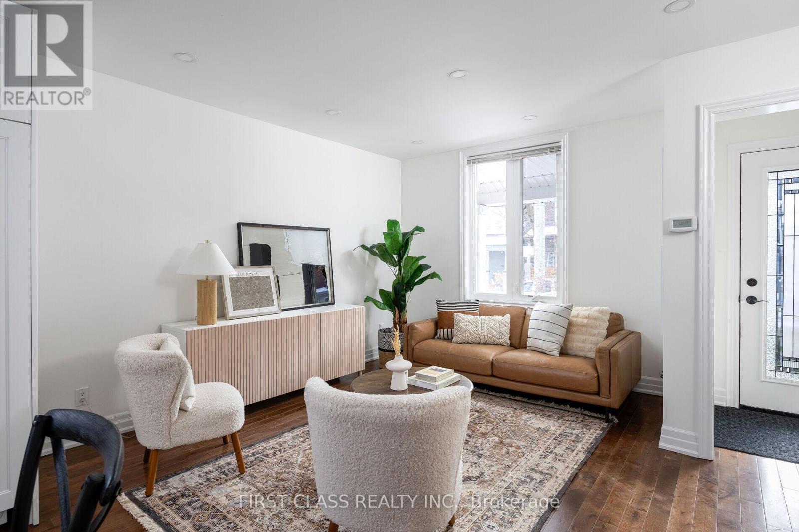 121 Galt Avenue, Toronto, Ontario  M4M 2Z4 - Photo 7 - E13179728