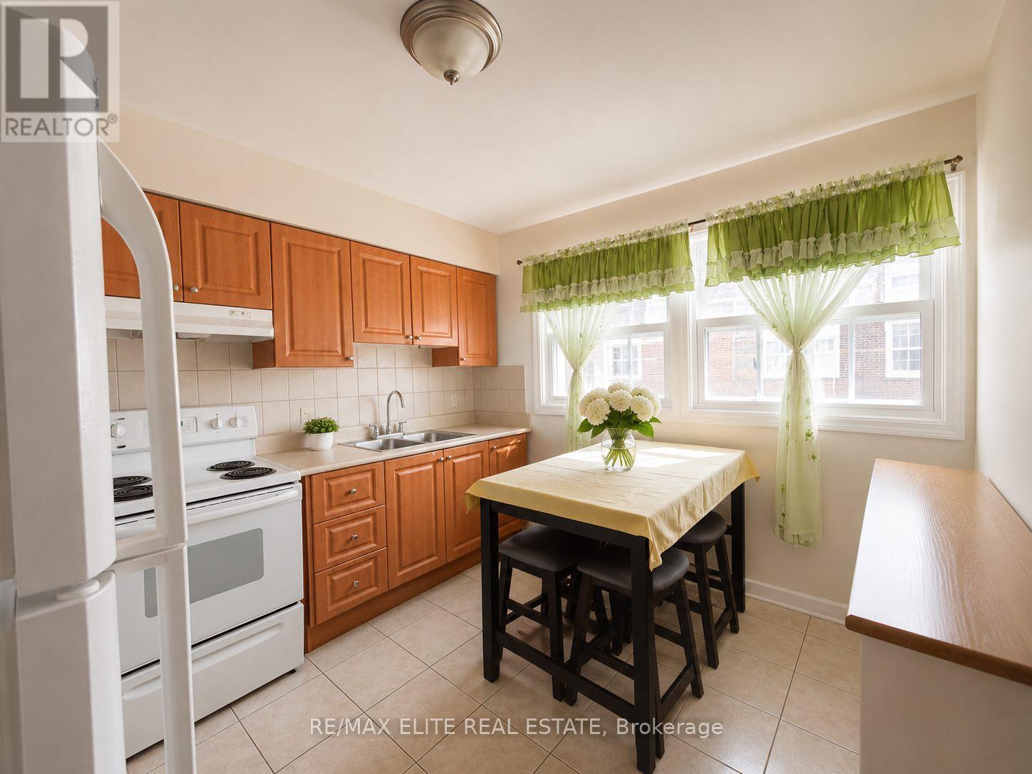 110 PURPLEDUSK TRAIL, Toronto, Ontario