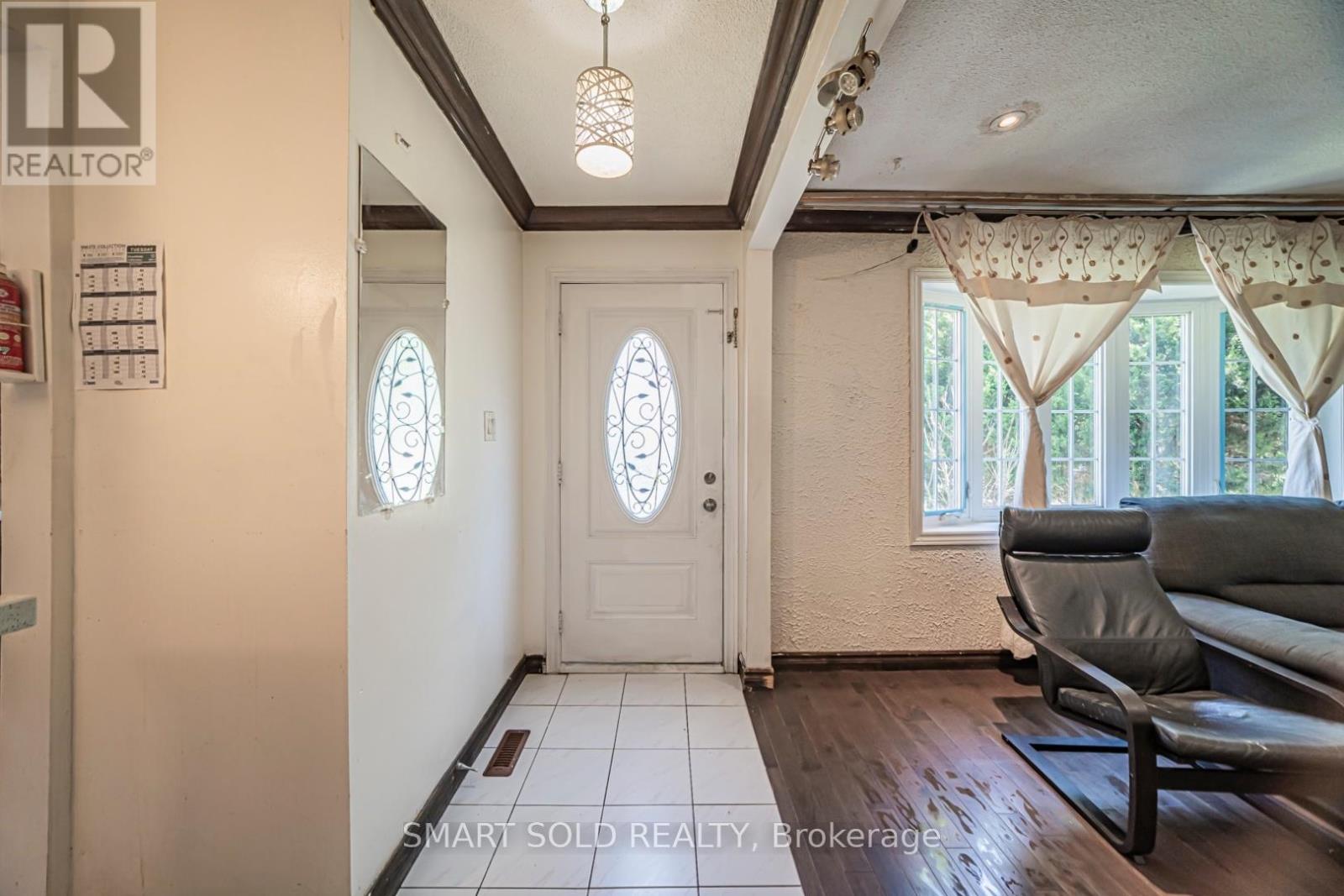 5 Horseley Hill Drive E, Toronto, Ontario  M1B 1W4 - Photo 2 - E13125578