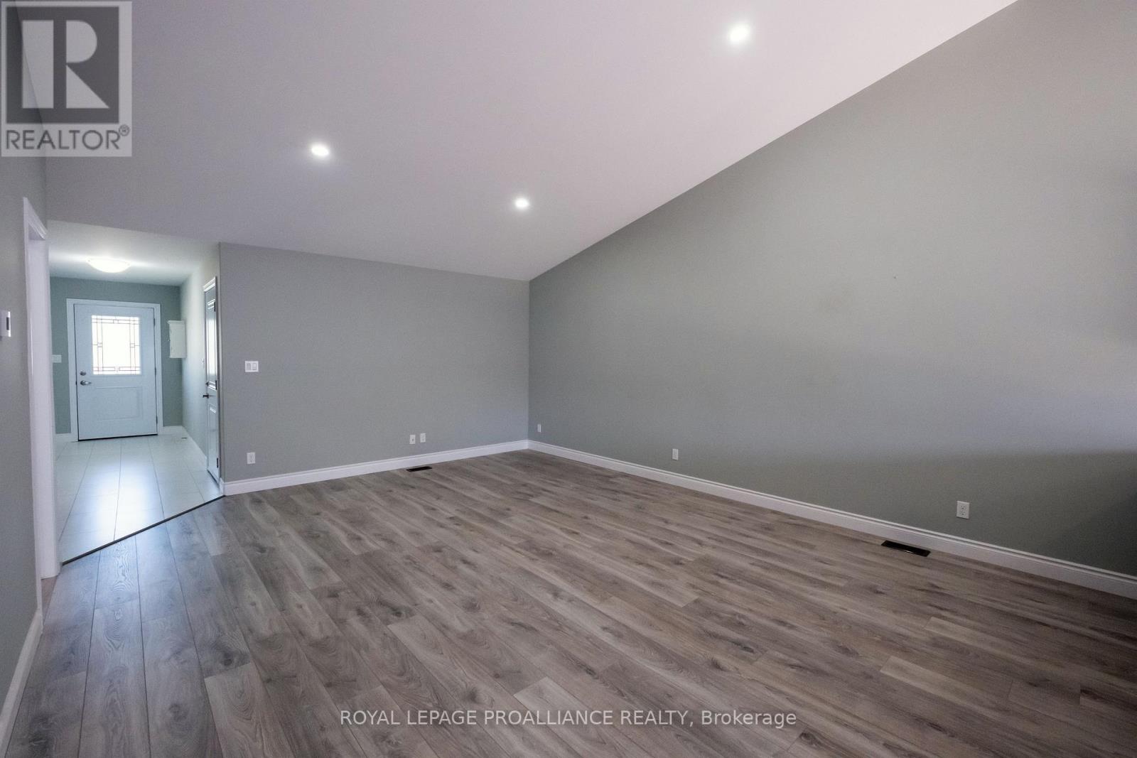22 Stirling Crescent, Prince Edward County (Picton Ward), Ontario K0K 2T0 - Photo 16 - X12912150