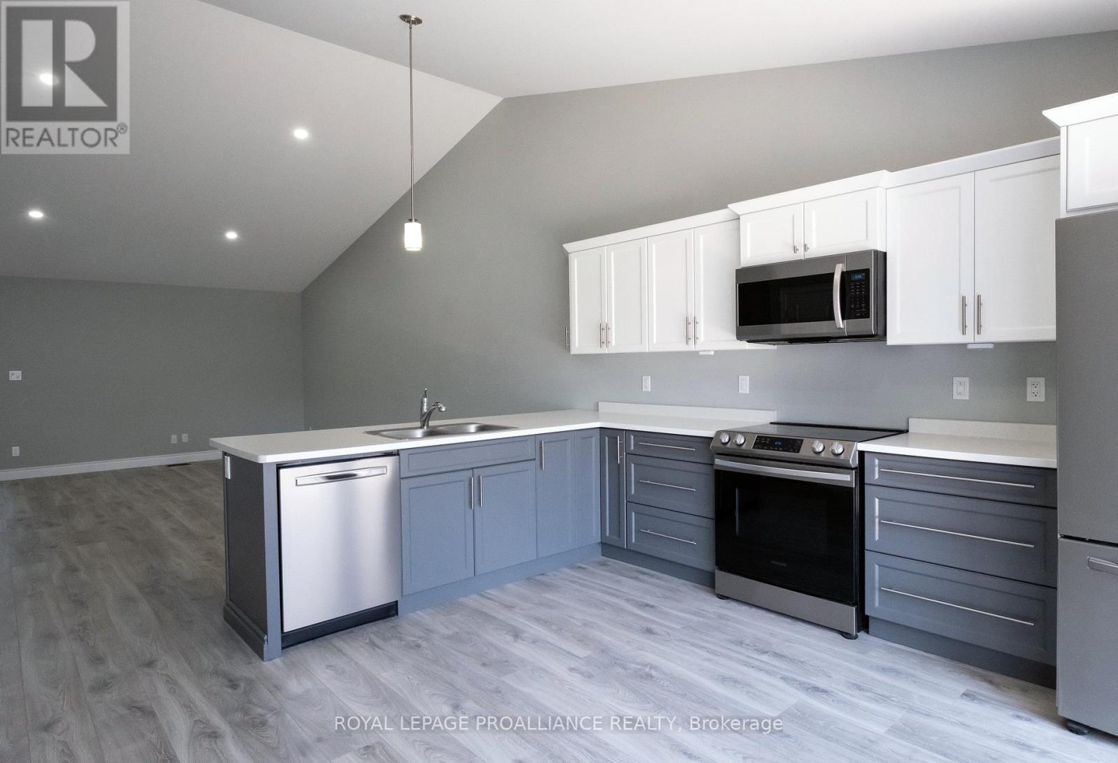 22 Stirling Crescent, Prince Edward County (Picton Ward), Ontario K0K 2T0 - Photo 13 - X12912150