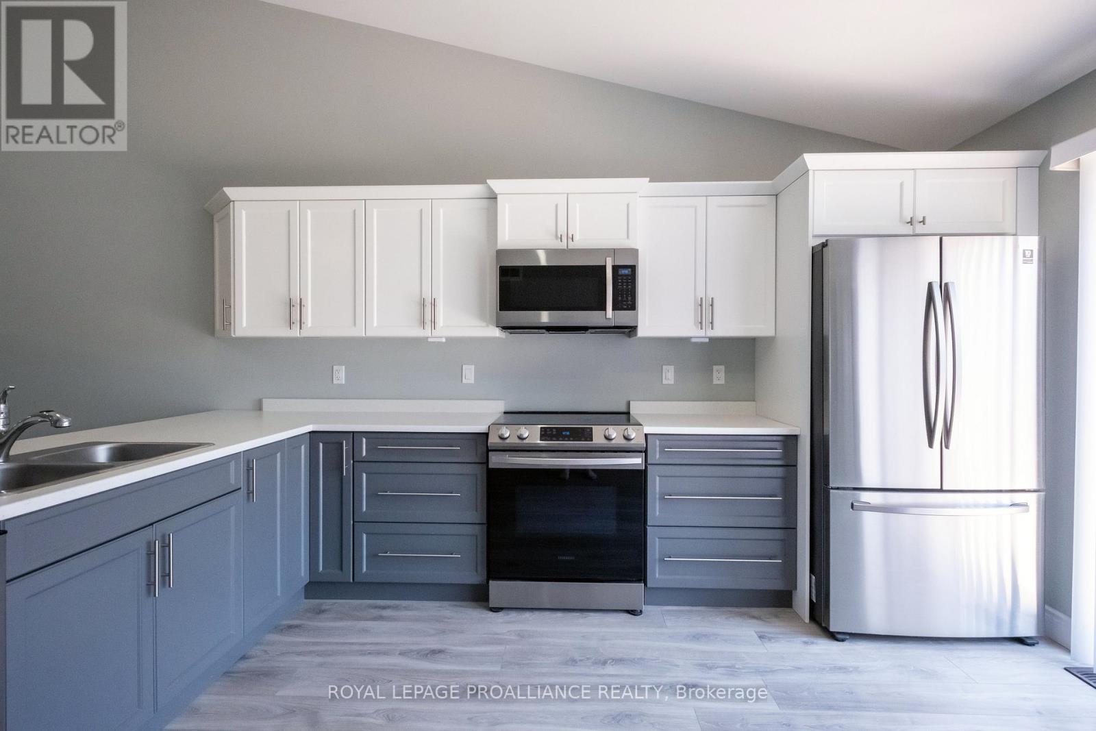 22 Stirling Crescent, Prince Edward County (Picton Ward), Ontario K0K 2T0 - Photo 12 - X12912150